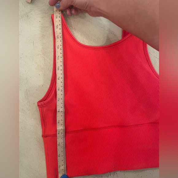LuLuLemon reversible crop tank - Picture 4 of 6